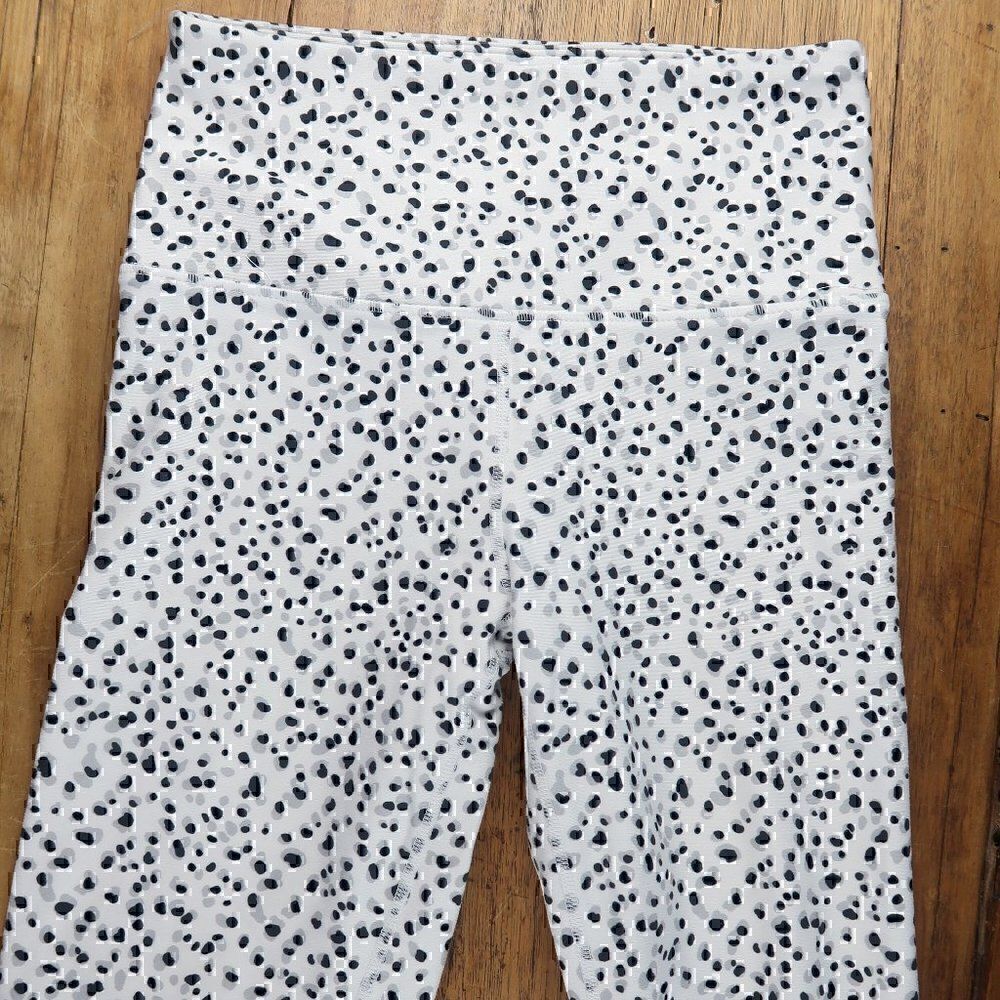 BALANCE COLLECTION WHITE WITH BLACK & GREY SPOTS PRINT CAPRI LEGGING SIZE SMALL - Picture 6 of 9